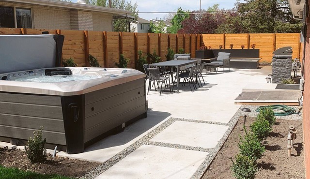 Hot Tub Retreat Fire Pit, BBQ & Mountain Adventures Near Airport & Lagoon