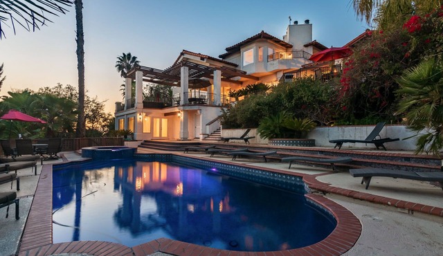 Huge Pool+Spa, Text Bob For SPECIAL PRICING DATES.