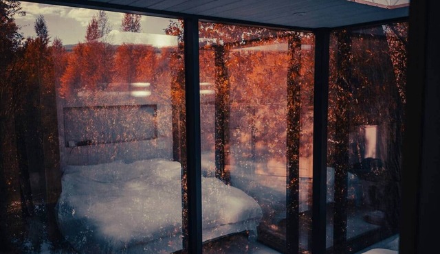 ILMA - AIR - Creekside Mirrored Glass Home