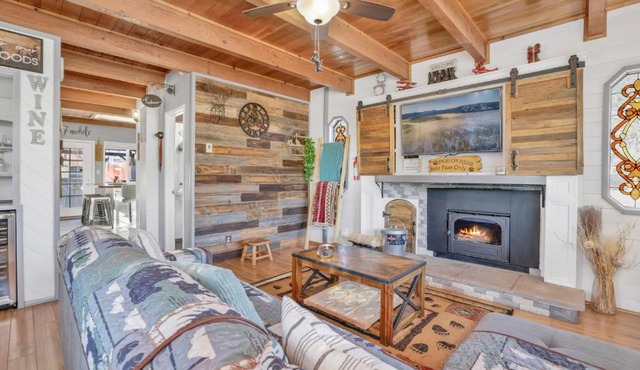 Jay Bird Landing Escape at Big Bear- Hot Tub-