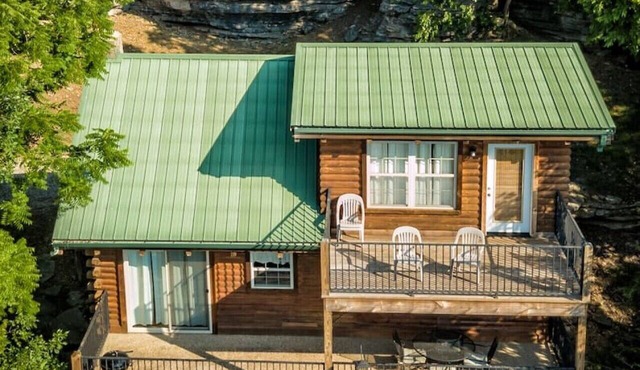 Kenzy’s Wiilderness Lake View Cabin