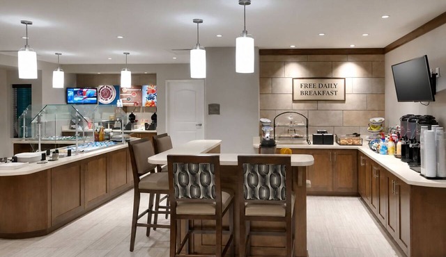 King Suite. Free Breakfast. Pool & Hot Tub. Gym. Great for Business Travelers!