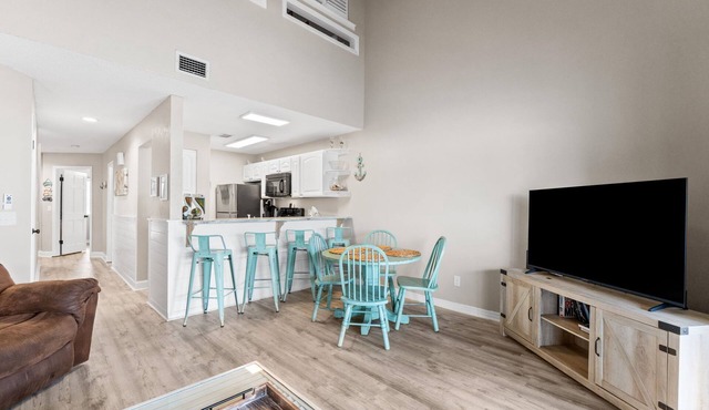 Lagoon Front 2BR 2BA | Walk to Beach | Pool