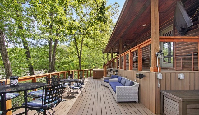 Lakefront Cozy Cabin w/hot tub