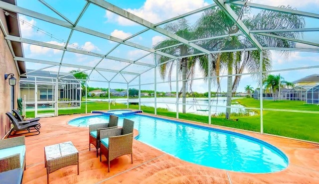 Lakefront Pool Retreat | 10 Min to MCO in Orlando
