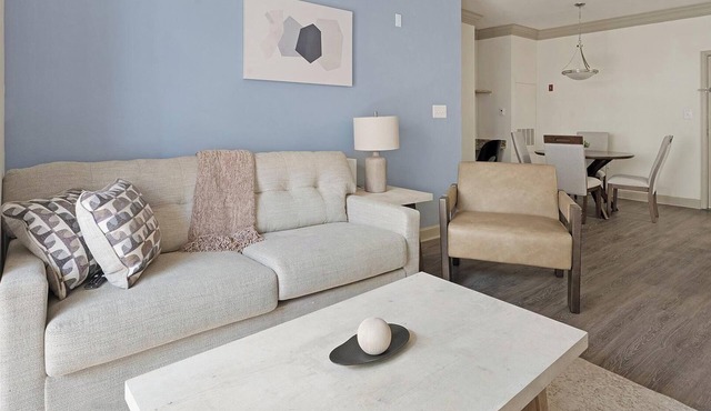 Landing | Amazing 2BD, Courtyard, Gym in Columbia