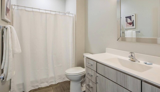 Landing | Amazing 1BD, Courtyard, Gym