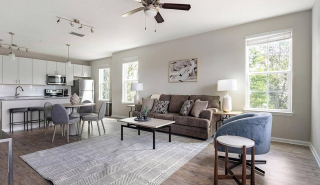 Landing | Chic 1BD, Gym, Pool
