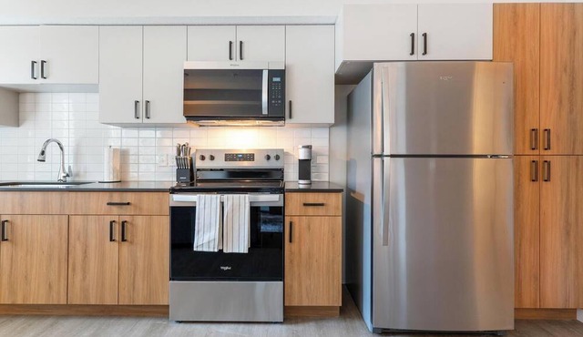 Landing | Chic 1BD, Courtyard, Pool