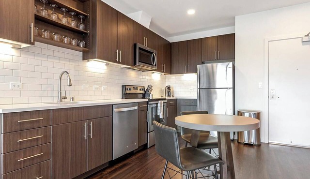 Landing | Modern 1BD, Gym, Pool