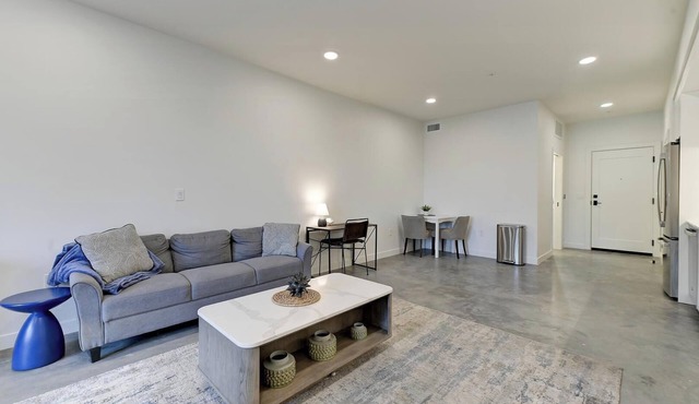 Landing | Modern Studio, Game Room, Gym