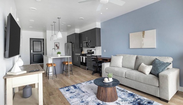 Landing | Spectacular 1BD in Central City