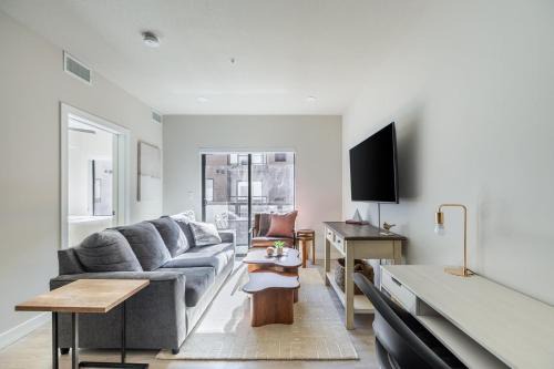 Landing Spectacular 1BD Pool Gym