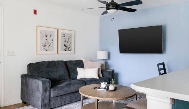 Landing | Stunning 2BD, Pool, Clubhouse