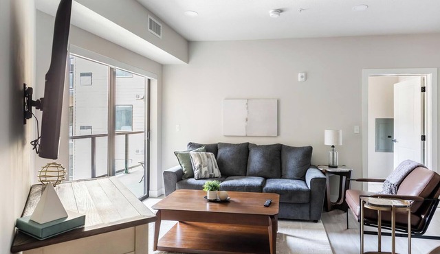 Landing | Stylish 2BD, Courtyard, Gym