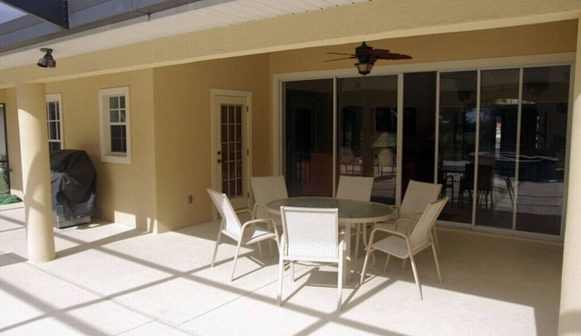 Large 4-bedroom villa with pool and hot tub
