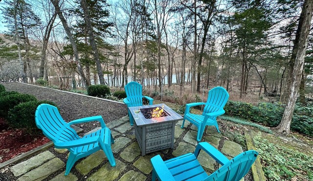 Large 4 BR Beaver Lake Water Front Home - Kayaks, Fire Pit, Direct Water Access