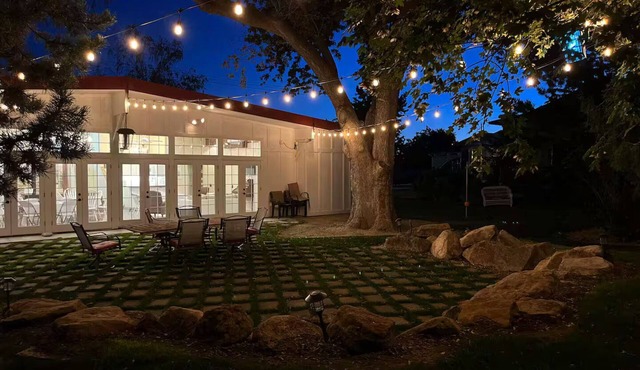 Large Retreats Gatherings Celebrations Beds for 18+ hot tub treehouse
