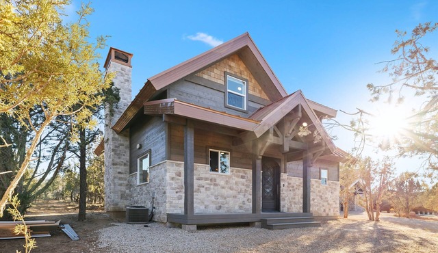 Lions Keep| Hot Tub Retreat near Zion