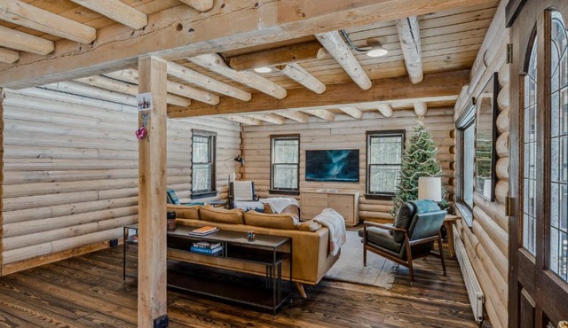 Log Cabin Fireplace Upper Valley - Wooded Chalet in Hartland