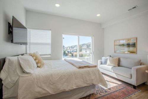 Long Stays | Fast Wifi | New Basement Studio
