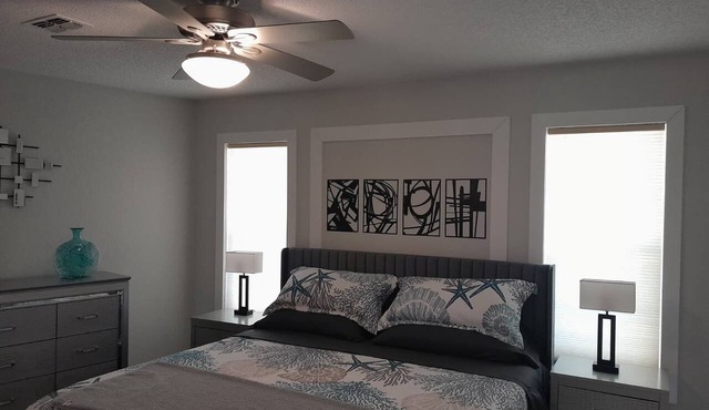 Lovely 2-bedroom house with AC, relaxing and stylish in Weeki Wachee, Fl