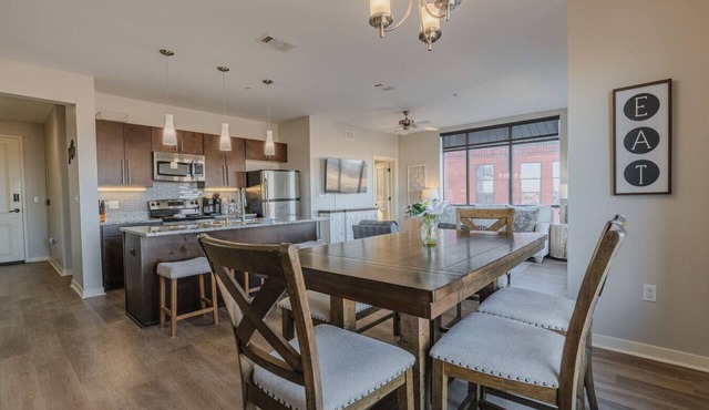 Luxurious Downtown Corner 2bd2bth-City/River-#320