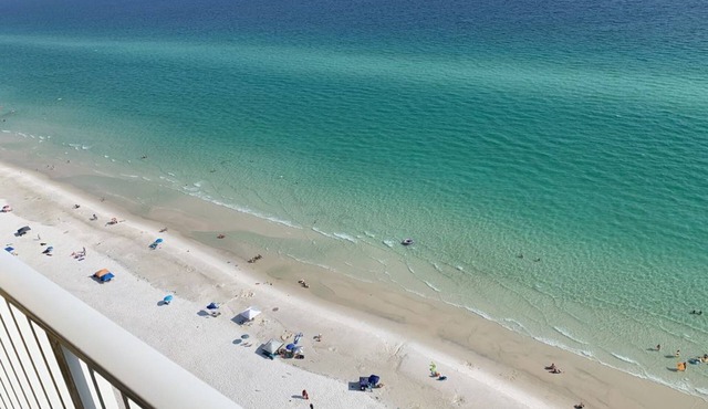 LUXURY 20TH FLOOR BEACHFRONT CONDO/SPACIOUS BALCONY/BCH SERVICE/5 STAR REVIEWS