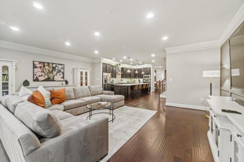 Luxury 3-Level Townhome Minutes to Annapolis in Arnold