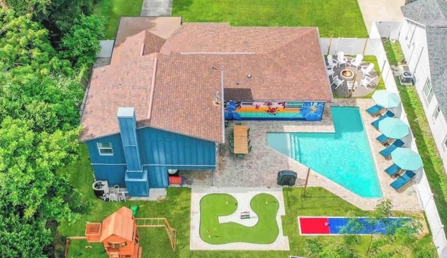 Luxury Escape 5BR Pool HotTub Game Room FirePit