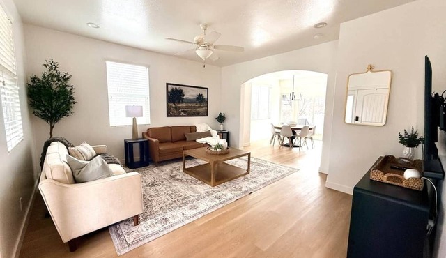 Luxury Sandy Retreat Clean & Minutes to Skiing in Sandy