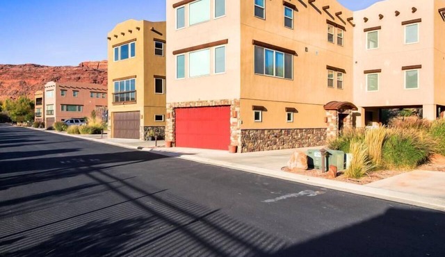 Luxury Vacation Home M21 - 3 Master suites and 3.5 bathrooms