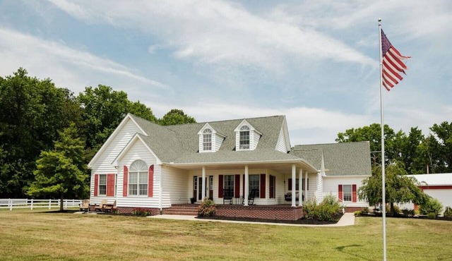 Marblehead Farm I Swing set, Hot tub * Indoor Pickleball court in Ridgely