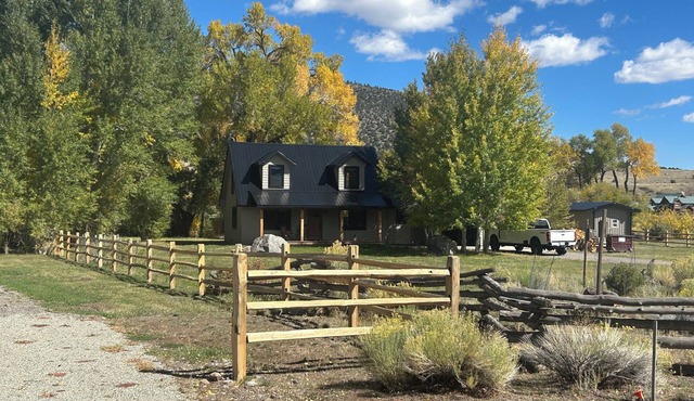 Marvelous waterfront 3-bedroom on the River in South Fork your perfect getaway in South Fork