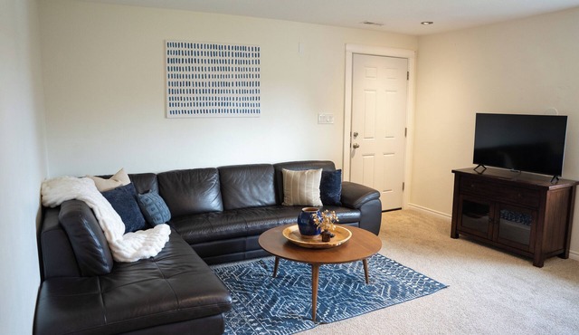 Modern 2BR Near Autzen/UO + Pet Friendly in Eugene