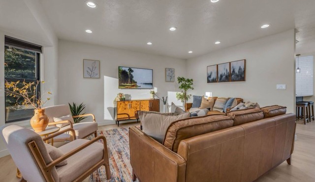Modern 5-bedroom Family Home in Sandy Utah