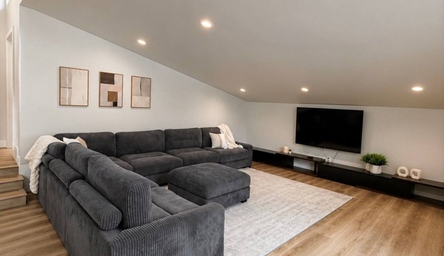 Modern and Cozy Retreat