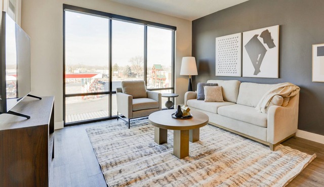 Modern Apartment in Prime Location (ID8618X18)