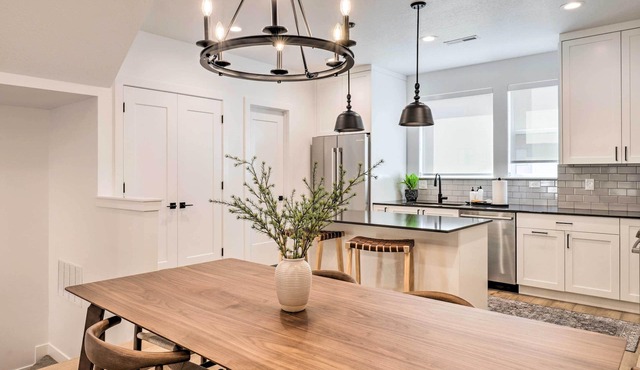 Modern-chic Provo Townhome 1 Mi to BYU Campus