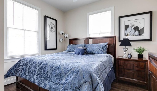 Modern, Convenient Gem: Urban Retreat 'n Richmond in Richmond