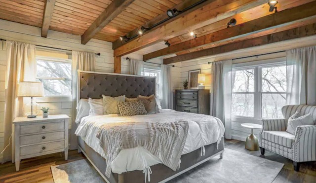 Modern Country Cabin Minutes From Downtown