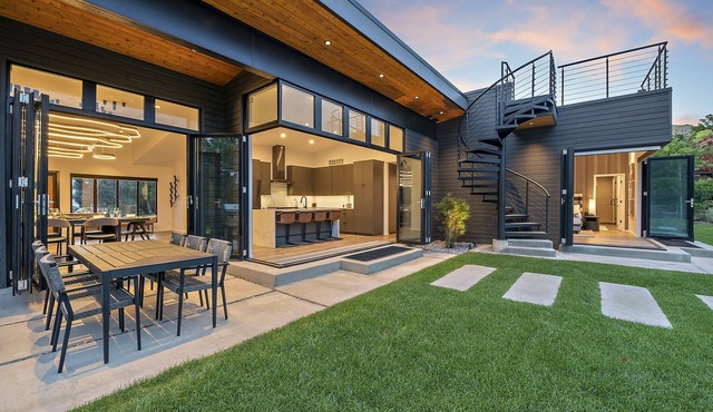 Modern House with Pool Overlooking City