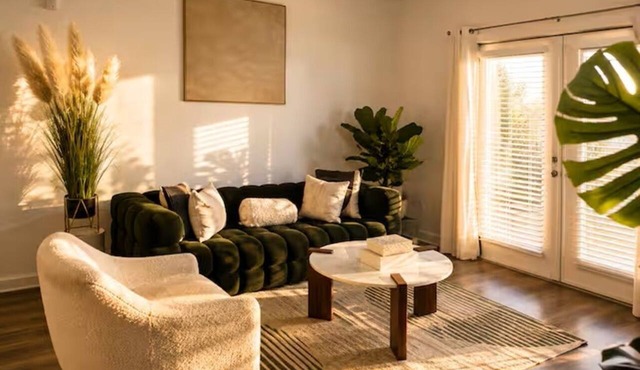 Modern Lakeview Oasis, King Bed Gym Pool