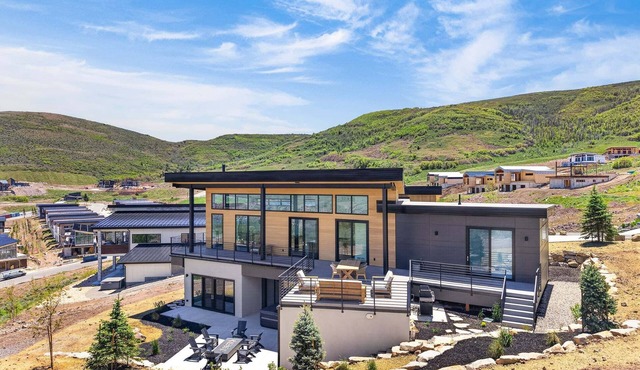 Modern Mountain Villa Near Deer Valley, Sleeps 14