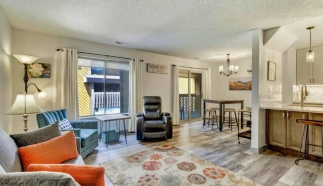 Modern MTN Condo Cozy 2BR Retreat Heated Pool