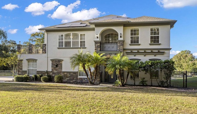 Modern Spacious Getaway: Heated Pool, Movie Room, Huge Yard & Event-Friendly in New Port Richey, Florida
