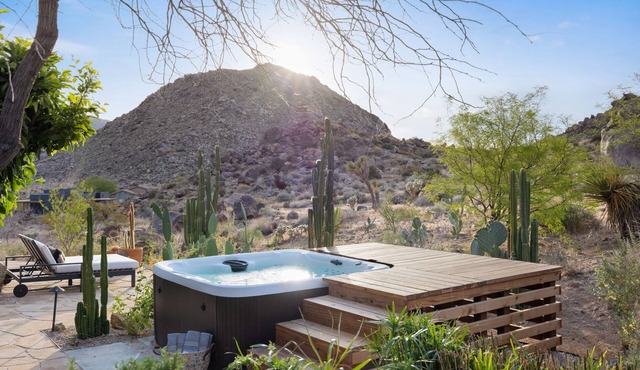 Moonbeam Mountain - Stylish Home w/Private Boulders and Hot Tub