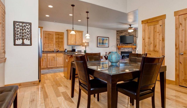 Moose Mgmt at Bear Hollow 3307 Scenic View-King Bed-AC-Fans-Pool-Dogs Welcome