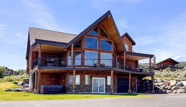 Nature Calls- Log home, hot tub & Ideal Beach Pass in Garden City
