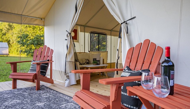 Nature's Haven with a Cozy River Escape